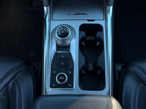 Certified 2020 Ford Explorer Platinum w/ Premium Technology Package image 35