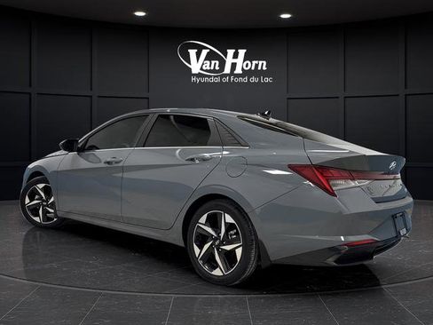 Used 2023 Hyundai Elantra Limited image 3