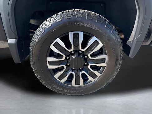 Used 2024 GMC Sierra 2500 Denali Ultimate AWD/4WD image 3