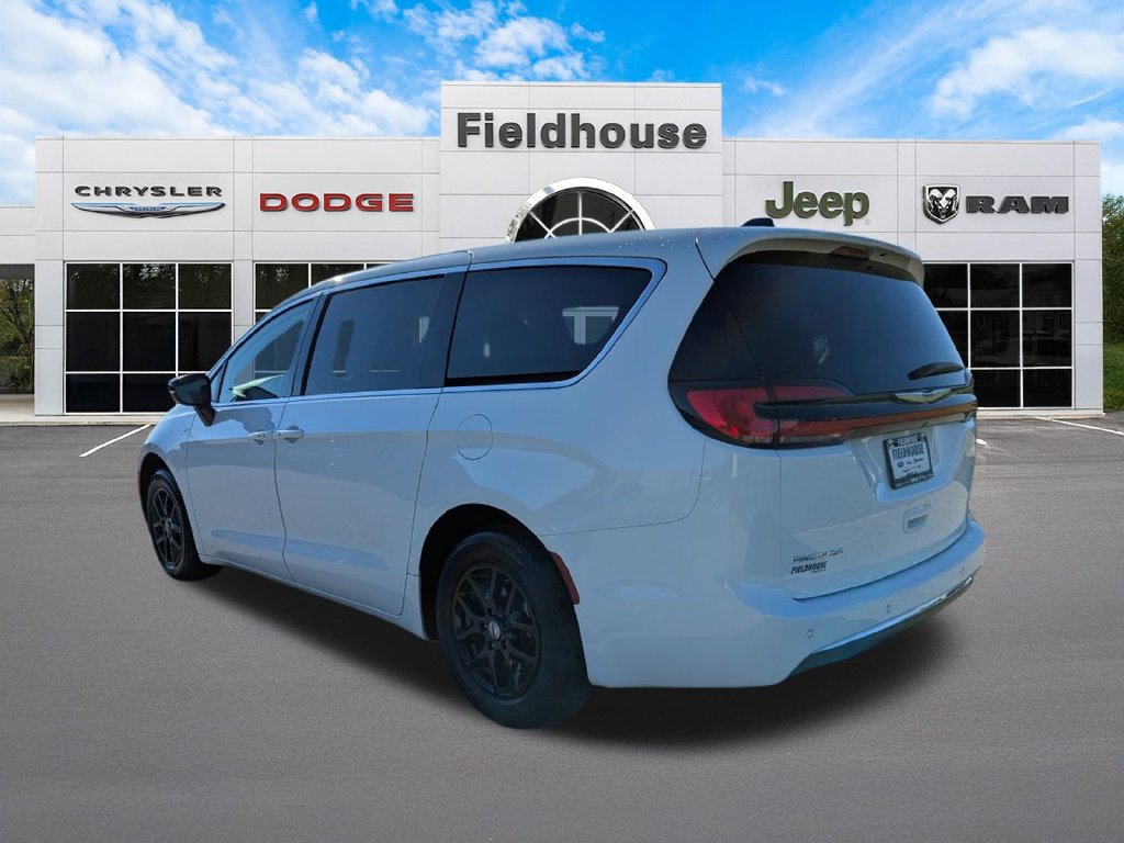 Used 2024 Chrysler Pacifica Touring-L FWD image 7