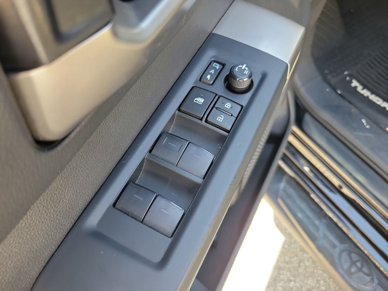 Used 2024 Toyota Tundra Limited AWD/4WD image 14