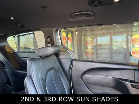 Used 2019 Chrysler Pacifica Touring-L w/ S Appearance Package image 32