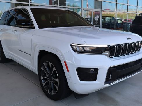 Used 2023 Jeep Grand Cherokee Overland AWD/4WD image 1