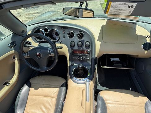 Used 2006 Pontiac Solstice Convertible w/ Premium Package image 18