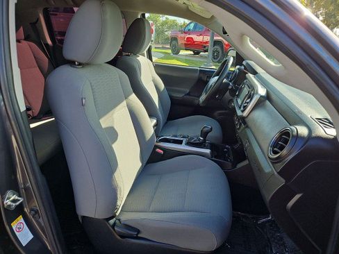 Used 2019 Toyota Tacoma SR5 RWD image 26