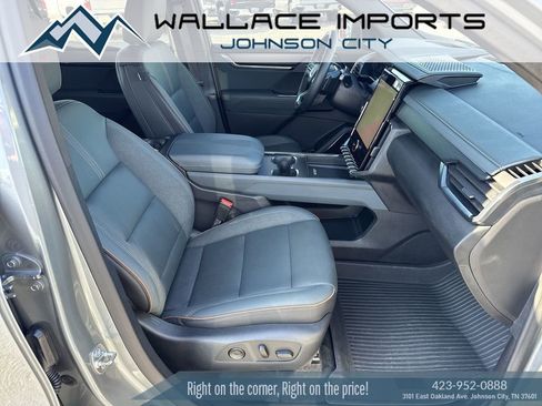 Used 2024 GMC Acadia AT4 w/ Super Cruise Package image 40