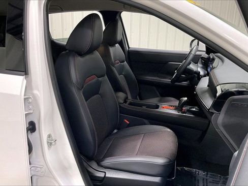Used 2025 Nissan Kicks SR AWD/4WD image 7