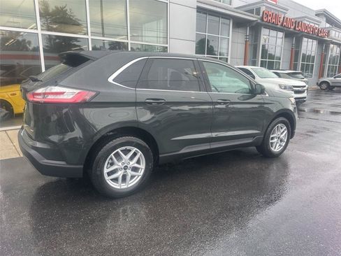 Used 2024 Ford Edge SEL w/ Convenience Package AWD/4WD image 3