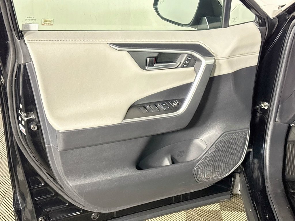 Used 2022 Toyota RAV4 Limited AWD/4WD image 10