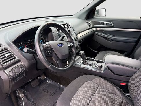 Used 2018 Ford Explorer XLT AWD/4WD image 9