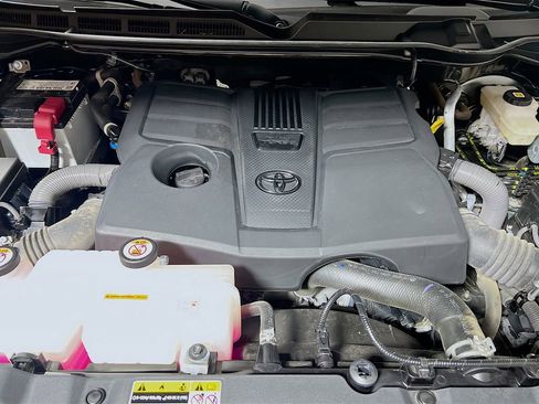 Used 2024 Toyota Tundra Limited w/ Power Package image 27