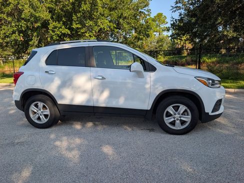 Used 2018 Chevrolet Trax LT w/ LT Convenience Package AWD/4WD image 10