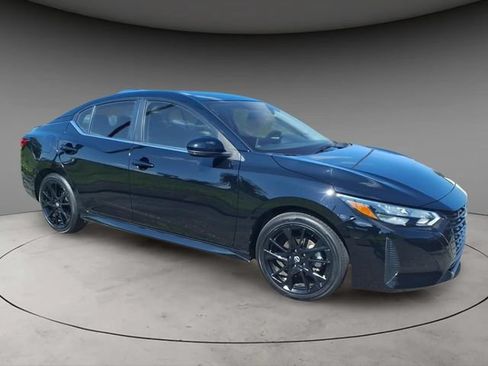 Certified 2025 Nissan Sentra SR w/ Midnight Edition FWD image 6