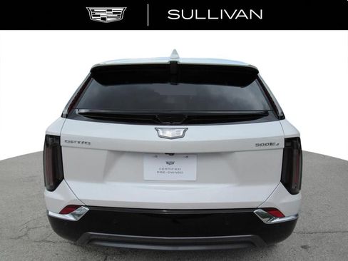 Certified 2025 Cadillac Optiq Luxury 2 w/ LPO, Floor Liner Package AWD/4WD image 7