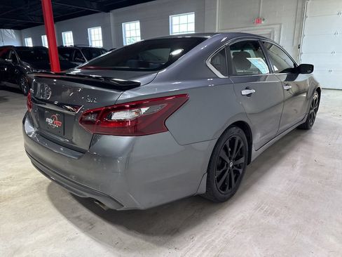 Used 2017 Nissan Altima 2.5 SR w/ Midnight Edition Package FWD image 6