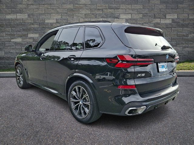 Used 2024 BMW X5 xDrive50e w/ M Sport Package AWD/4WD image 4