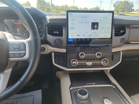 Used 2023 Ford Expedition Limited image 20