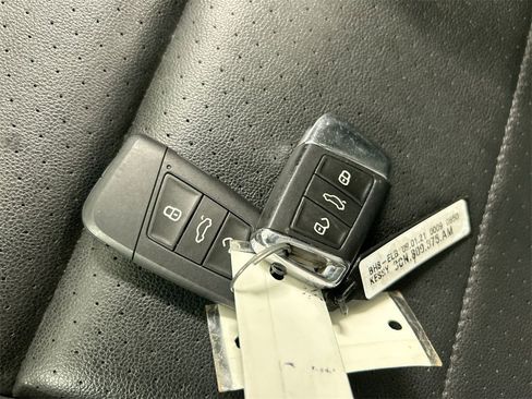 Used 2021 Volkswagen Atlas Cross Sport SE image 12