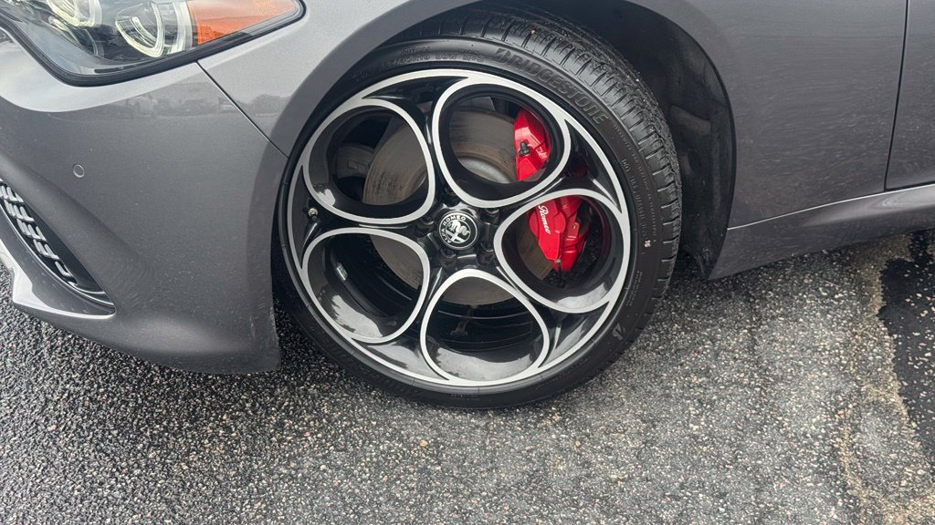 Used 2024 Alfa Romeo Giulia Veloce AWD/4WD image 3