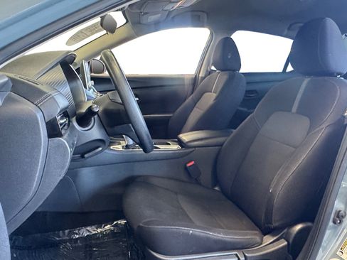 Used 2024 Nissan Sentra SV FWD image 9