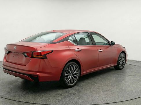 Used 2025 Nissan Altima 2.5 SV FWD image 9