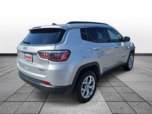 Used 2024 Jeep Compass Latitude AWD/4WD image 5