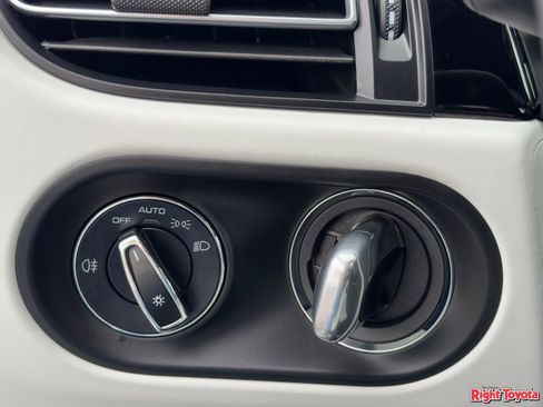 Used 2025 Porsche Macan image 26