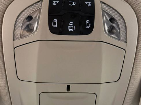 Used 2021 Chrysler Pacifica Touring-L FWD image 33