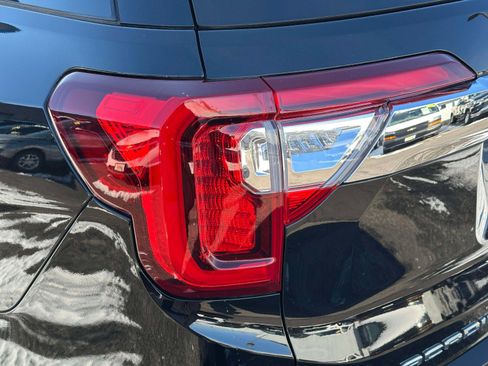 Used 2023 GMC Acadia Denali w/ Denali Ultimate Package image 9