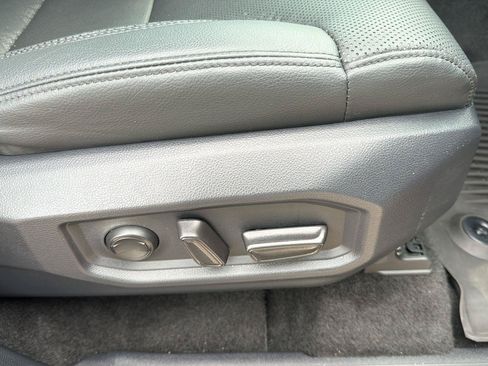 Used 2025 Toyota Tundra Limited AWD/4WD image 22