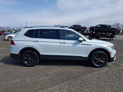 Used 2023 Volkswagen Tiguan SE AWD/4WD image 13