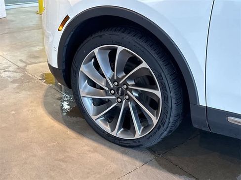 Used 2022 Lincoln Nautilus Reserve w/ Equipment Group 201A image 8