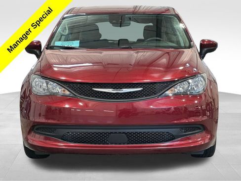 Used 2023 Chrysler Voyager LX FWD image 2