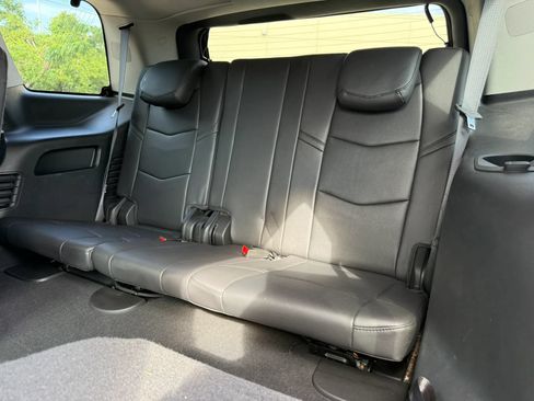 Used 2020 Cadillac Escalade Premium Luxury RWD image 15