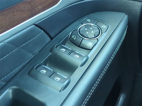 Certified 2018 Ford Explorer Platinum image 24