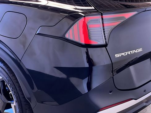 Certified 2026 Kia Sportage EX w/ EX Panorama Roof Package FWD image 9