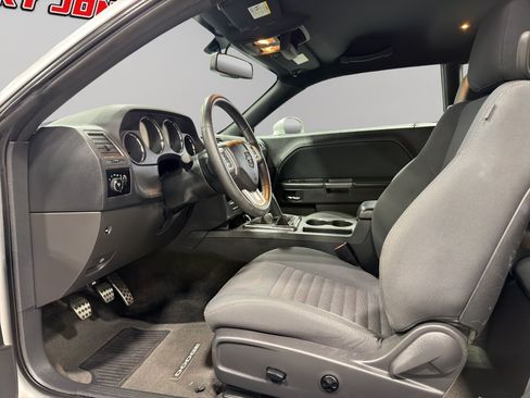 Used 2012 Dodge Challenger R/T RWD image 3