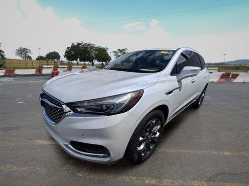 Used 2018 Buick Enclave Avenir w/ Avenir Technology Package FWD image 5