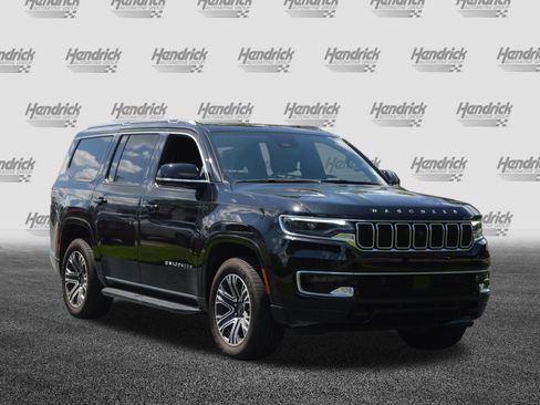 Used 2025 Jeep Wagoneer 4WD w/ Convenience Group I image 5