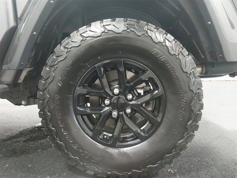 Used 2022 Jeep Gladiator Sport image 32