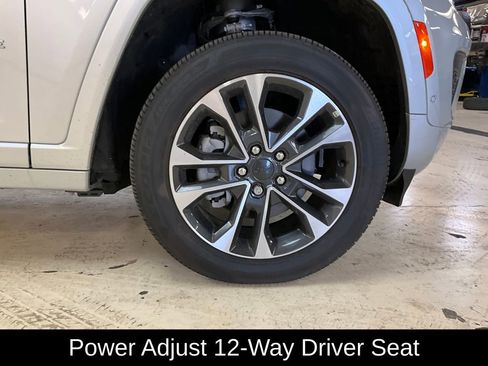 New 2025 Jeep Grand Cherokee Overland w/ Luxury Tech Group IV image 18