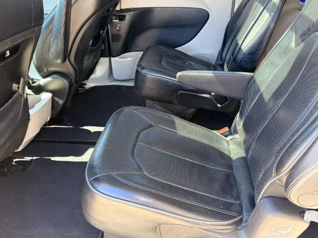 Used 2018 Chrysler Pacifica Limited FWD image 28