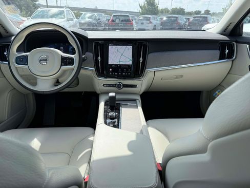 Certified 2025 Volvo V90 B6 Cross Country Plus AWD/4WD image 14