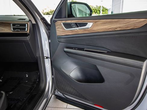 Used 2024 Volkswagen Atlas SE FWD image 19