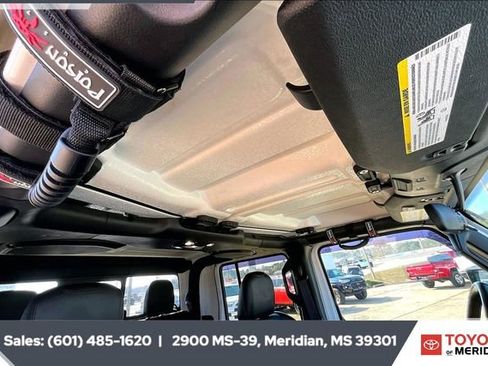 Used 2020 Jeep Gladiator Overland w/ Cold Weather Group image 16