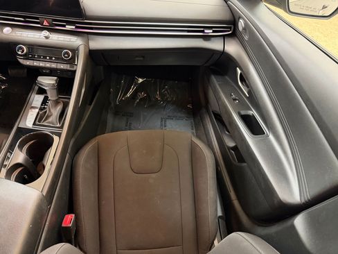 Used 2025 Hyundai Elantra SEL FWD image 27