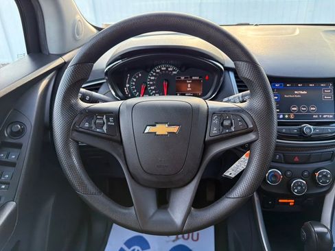 Used 2022 Chevrolet Trax LS w/ Tint and Cruise Package image 27