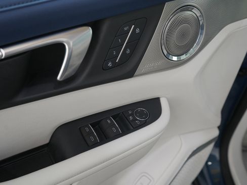 Used 2025 Buick Enclave Avenir image 23