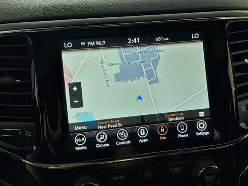 Used 2021 Jeep Grand Cherokee Limited AWD/4WD image 2