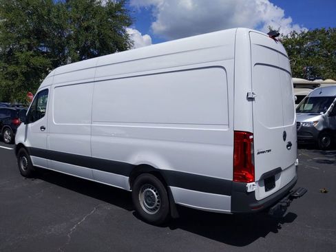 Used 2022 Mercedes-Benz Sprinter 2500 image 4